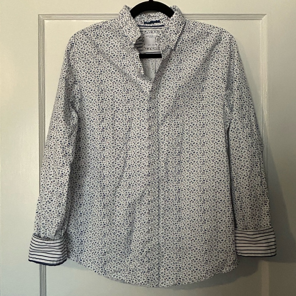 2/$22 ✨ white long sleeve button down with blue and orangish red floral detail